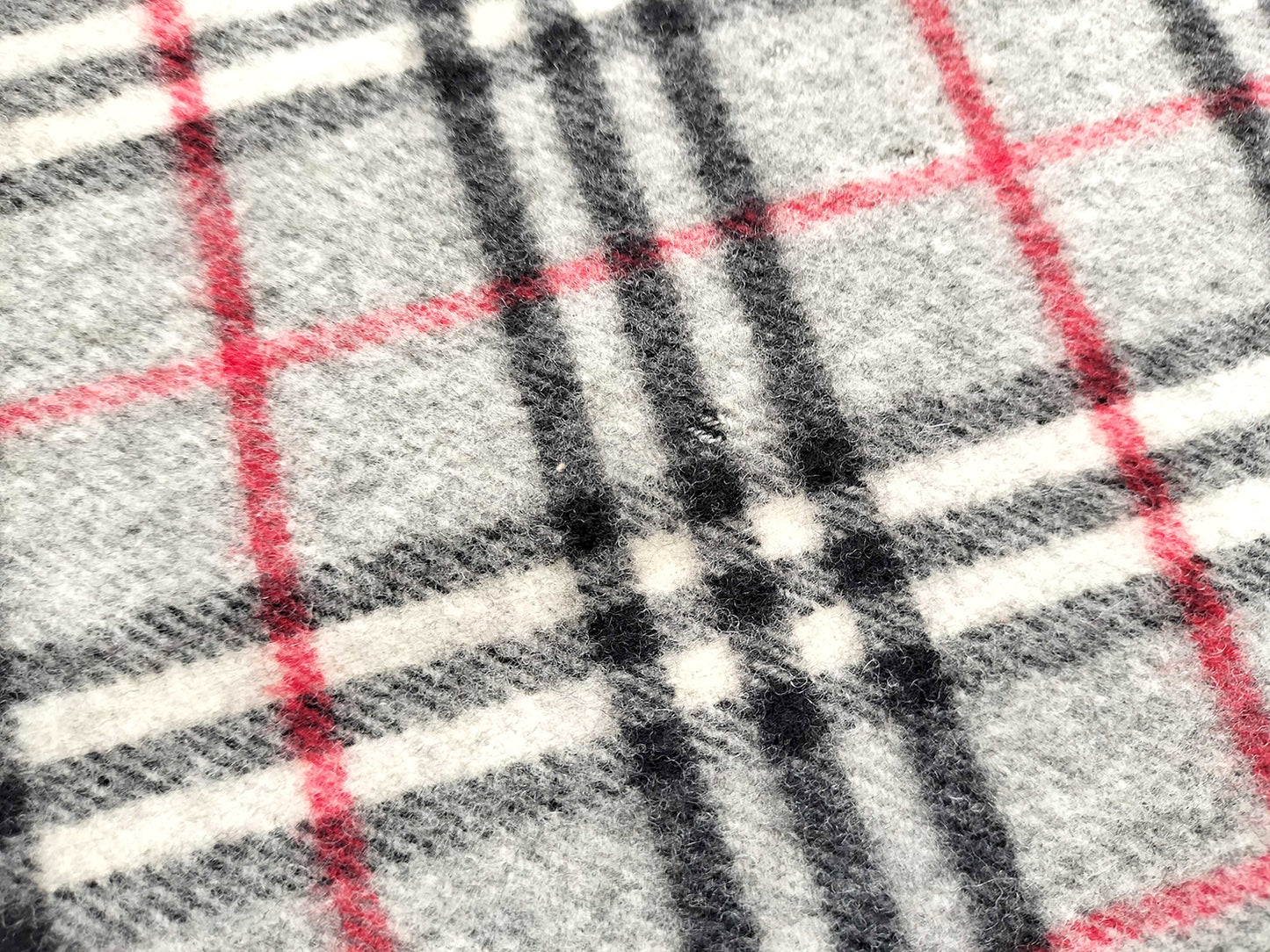 #1335 BURBERRY Vintage Gray Check 100% Lambswool Scarf