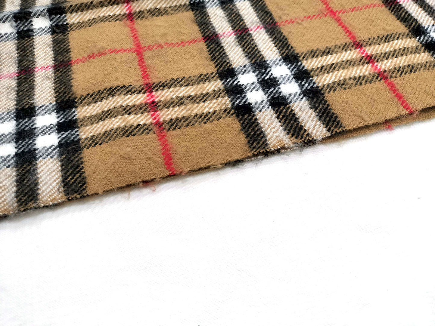 #1324 BURBERRY Vintage Archive Beige Check 100% Lambswool Scarf