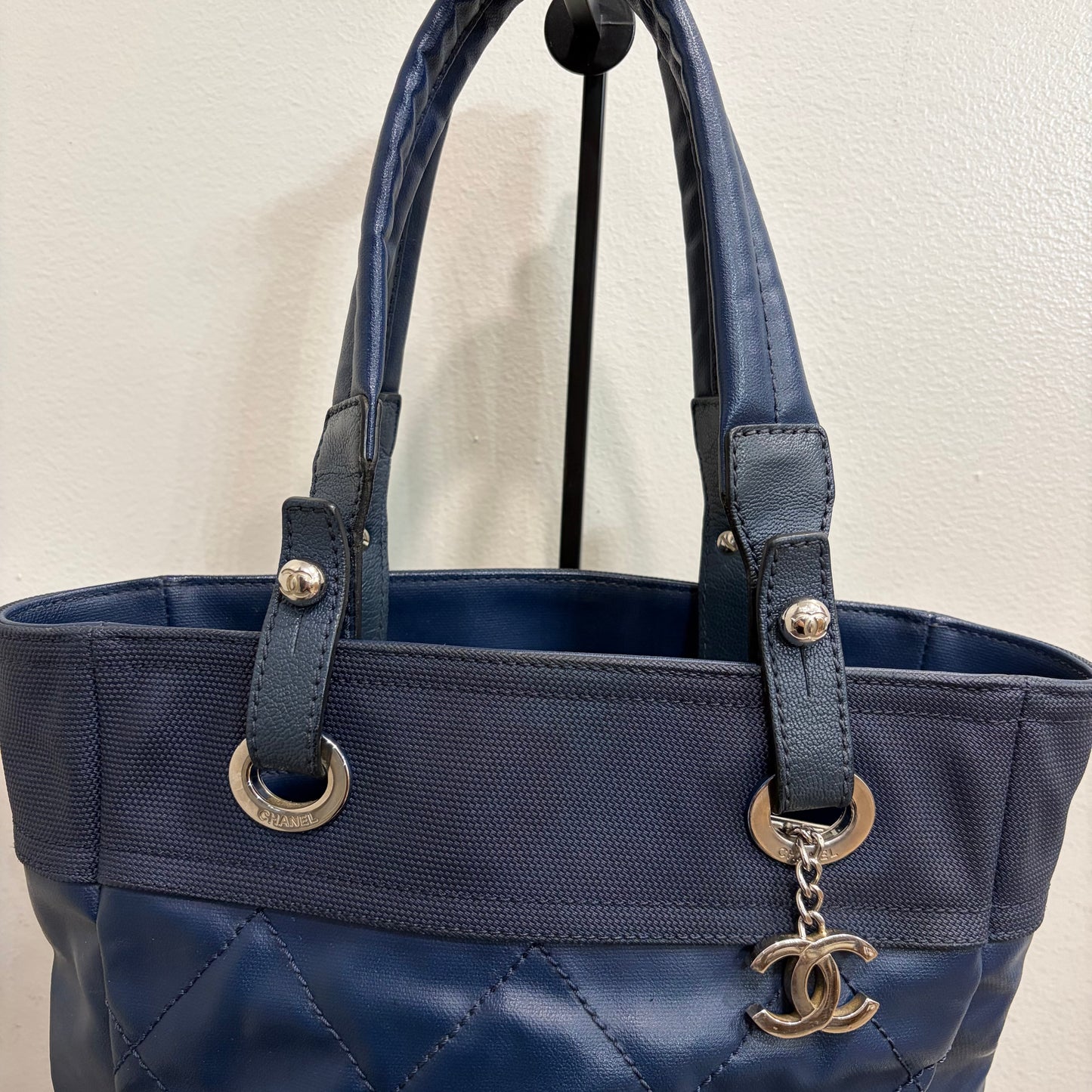8894 CHANEL Quilted Navy Biarritz Tote