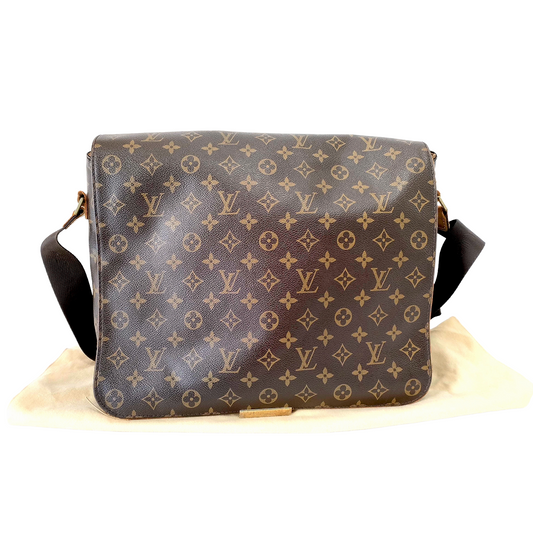 #1285 LOUIS VUITTON Monogram Flap Messenger