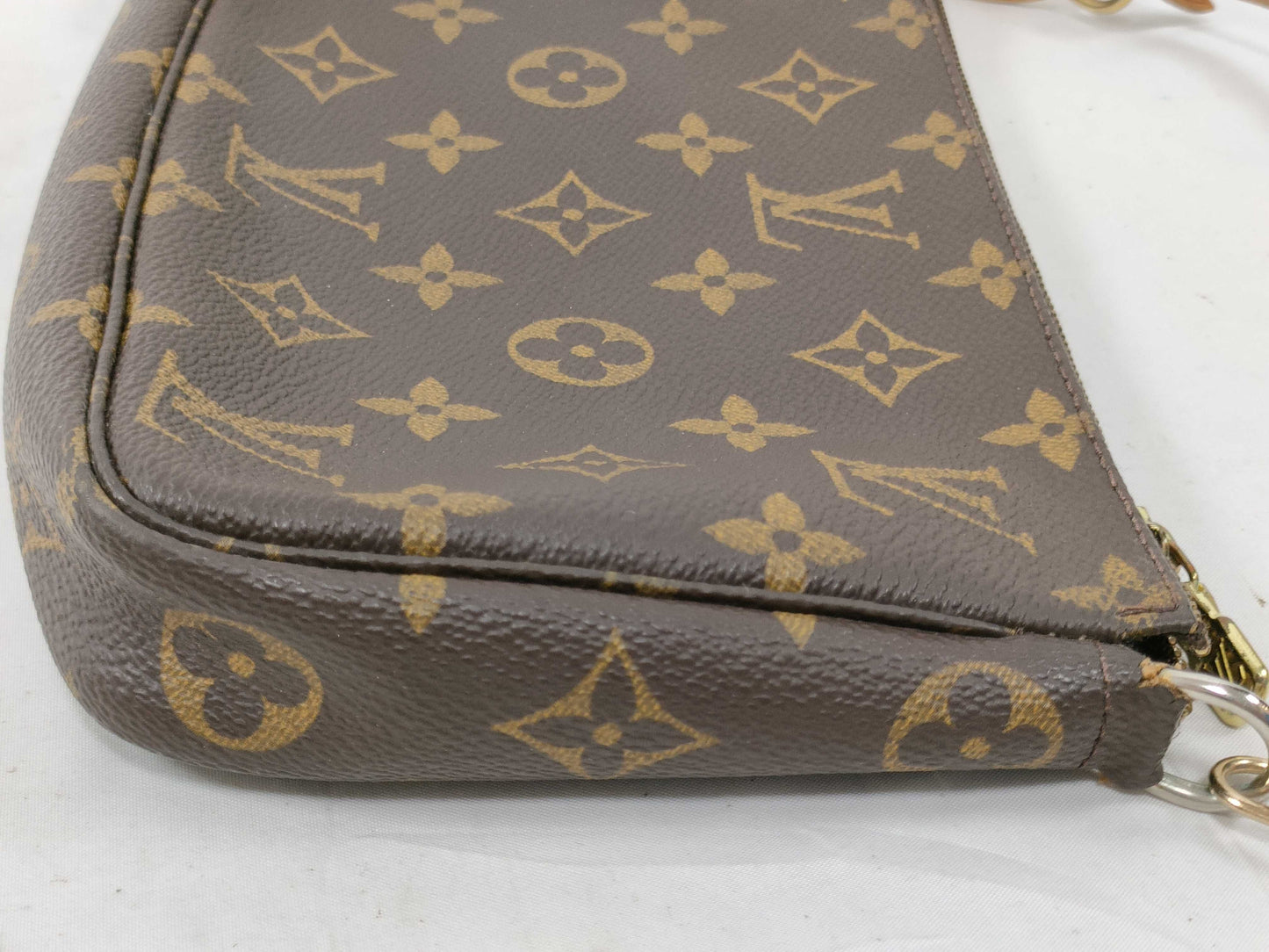 #1287 LOUIS VUITTON Monogram Pochette