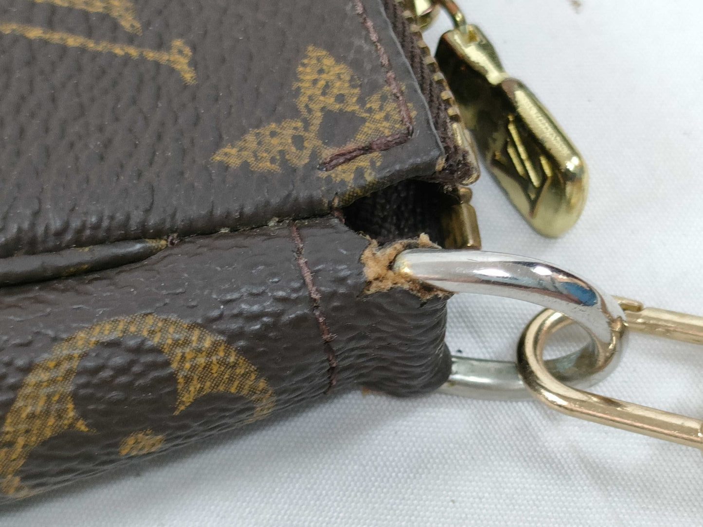#1287 LOUIS VUITTON Monogram Pochette