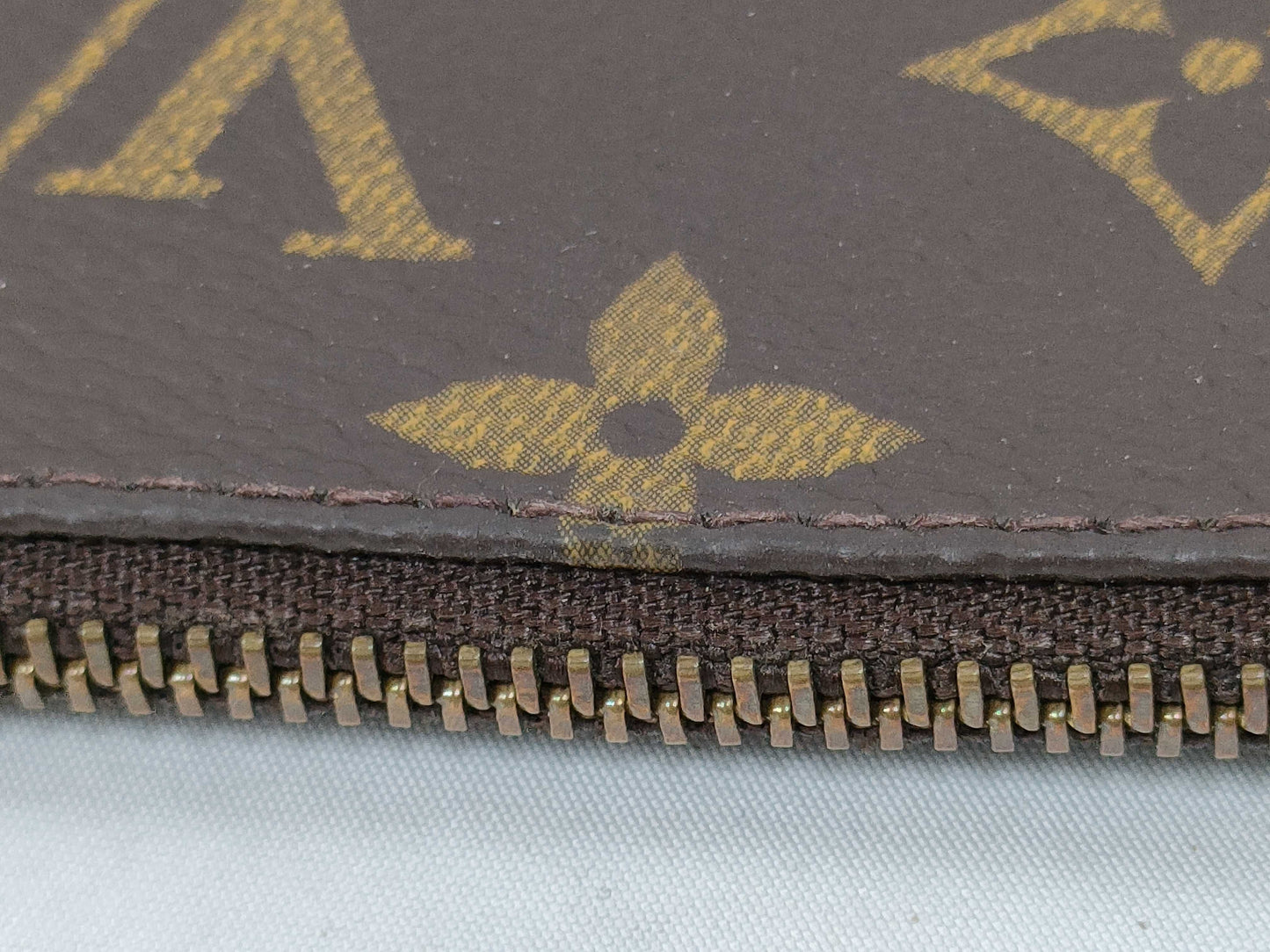 #1287 LOUIS VUITTON Monogram Pochette