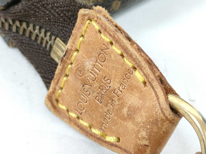 #1287 LOUIS VUITTON Monogram Pochette