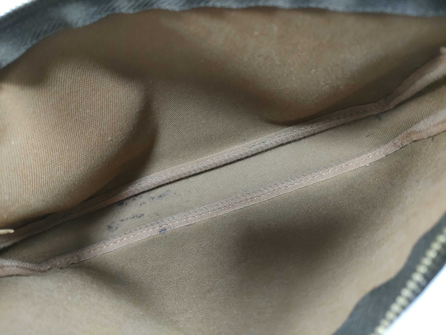 #1287 LOUIS VUITTON Monogram Pochette