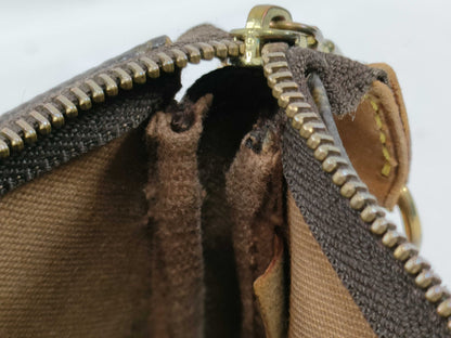 #1287 LOUIS VUITTON Monogram Pochette