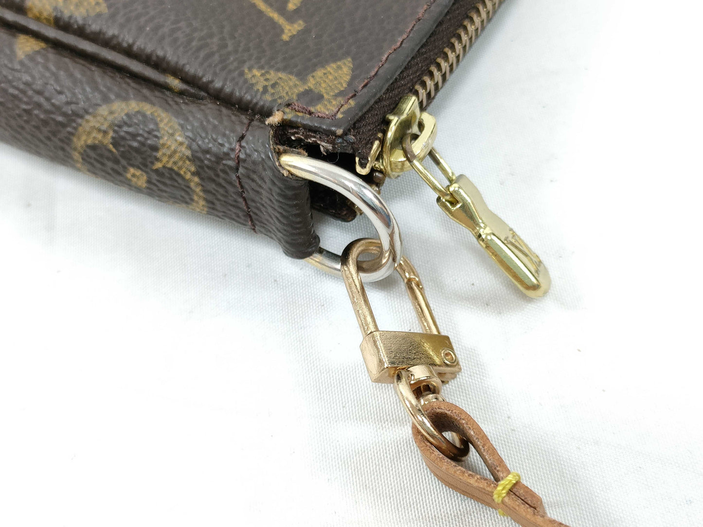 #1288 LOUIS VUITTON Monogram Pochette