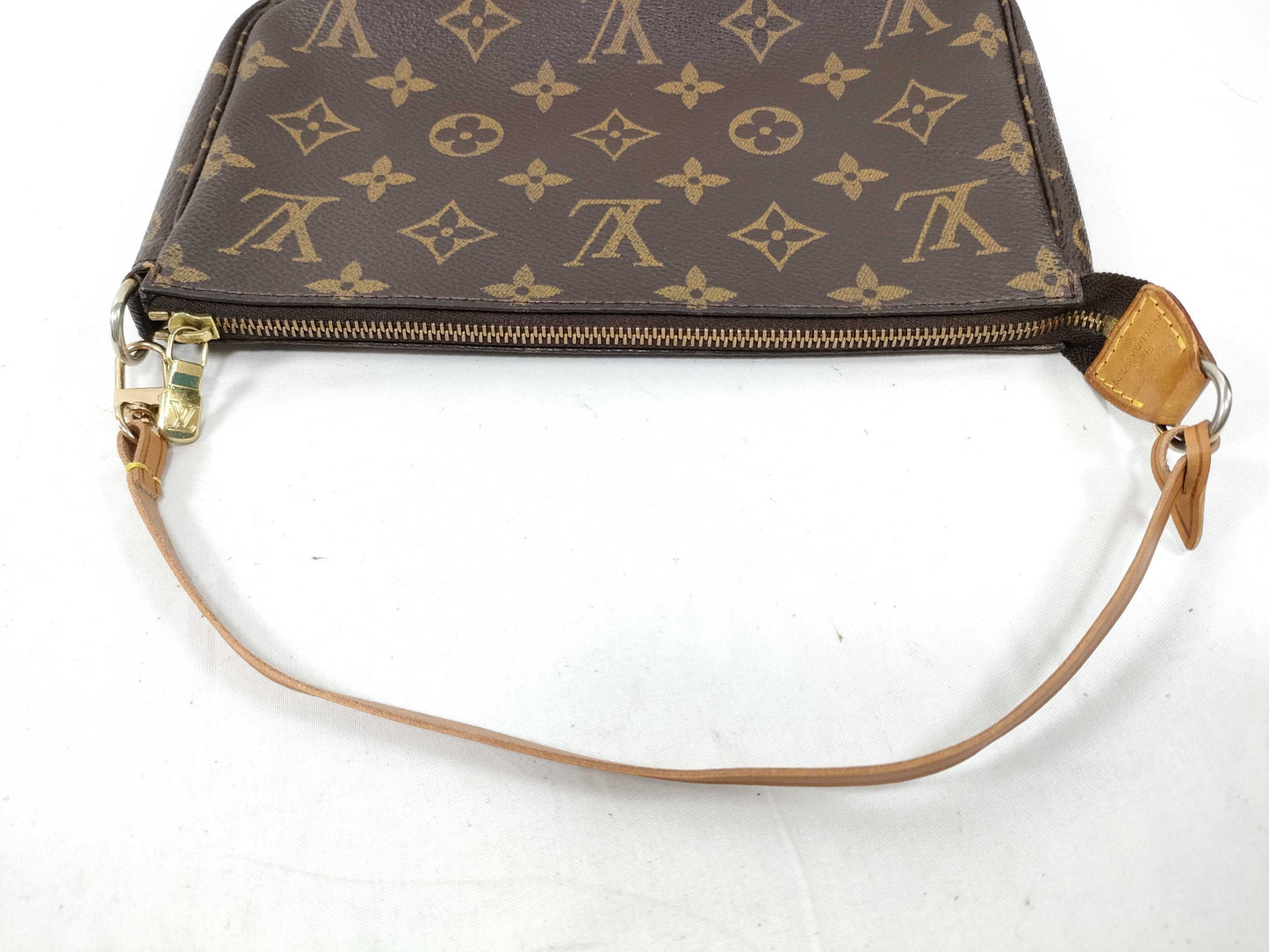 #1288 LOUIS VUITTON Monogram Pochette
