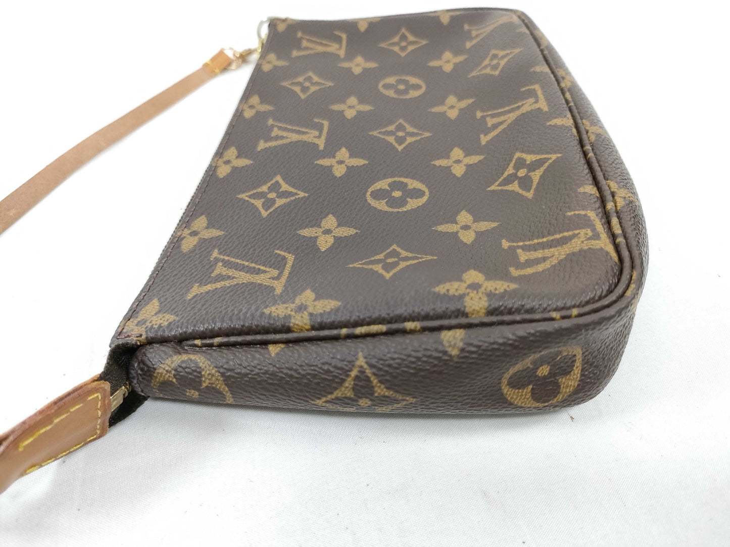 #1288 LOUIS VUITTON Monogram Pochette