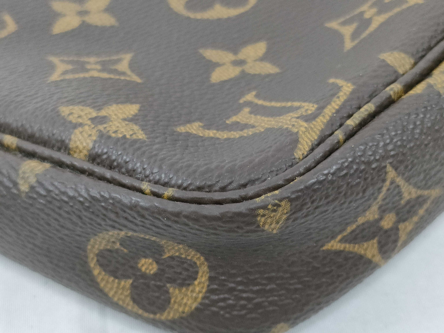 #1288 LOUIS VUITTON Monogram Pochette