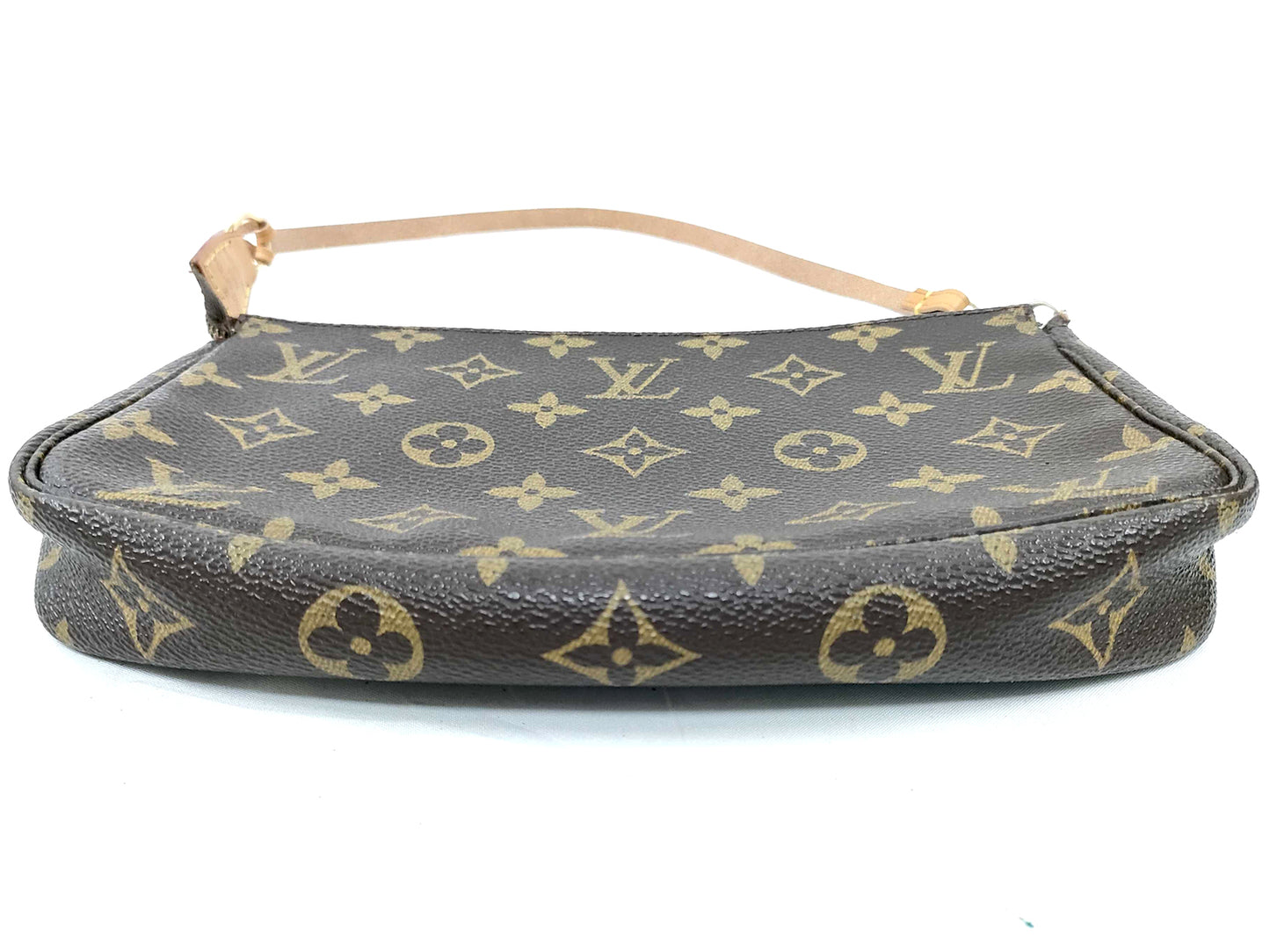 #1307 LOUIS VUITTON Monogram Pochette