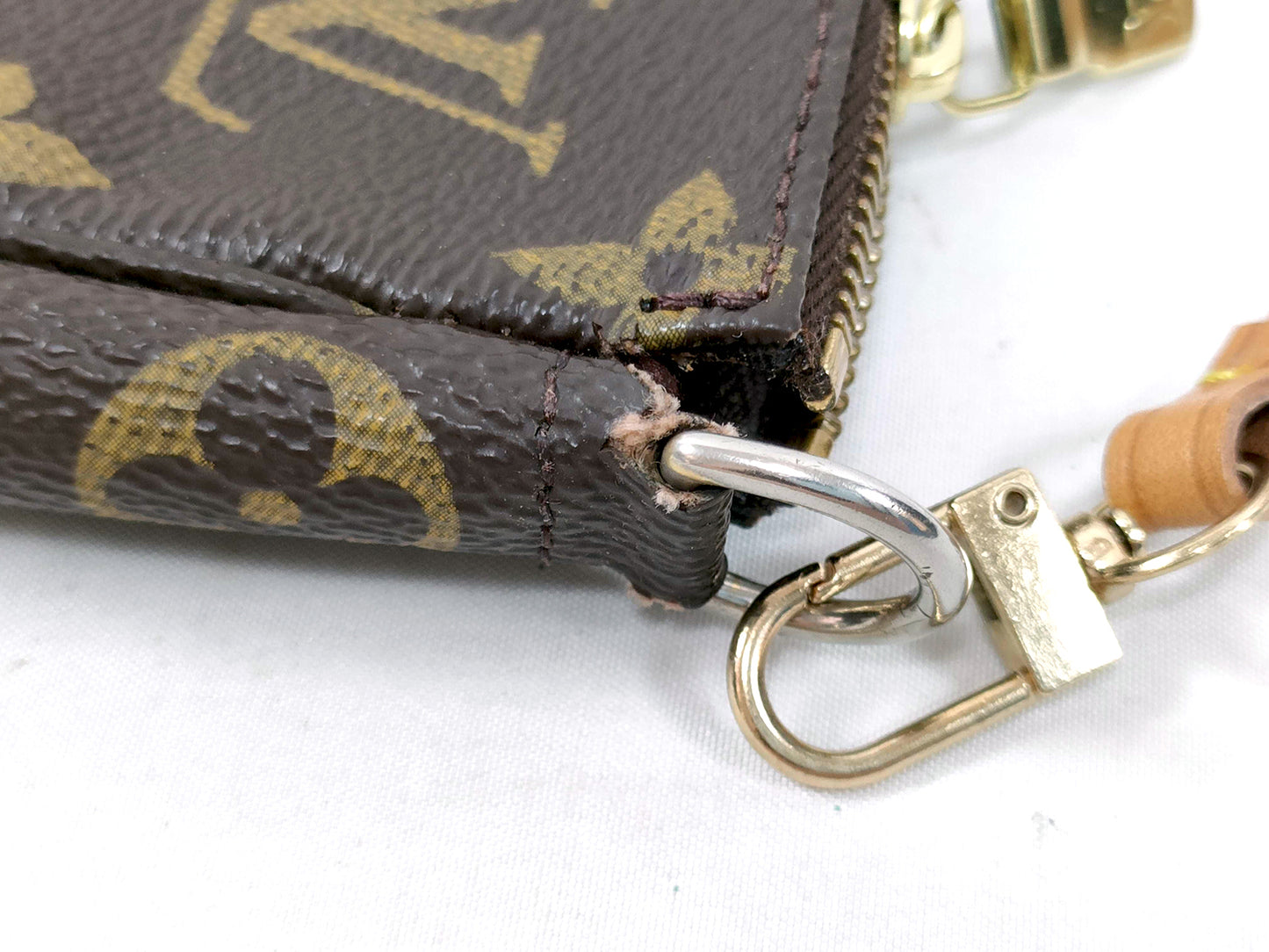 #1307 LOUIS VUITTON Monogram Pochette