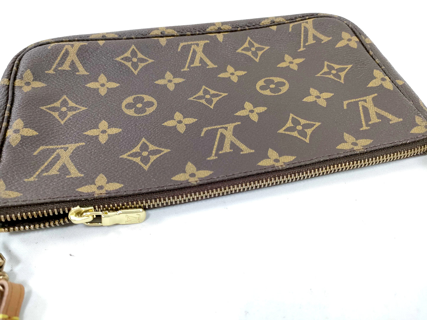 #1307 LOUIS VUITTON Monogram Pochette