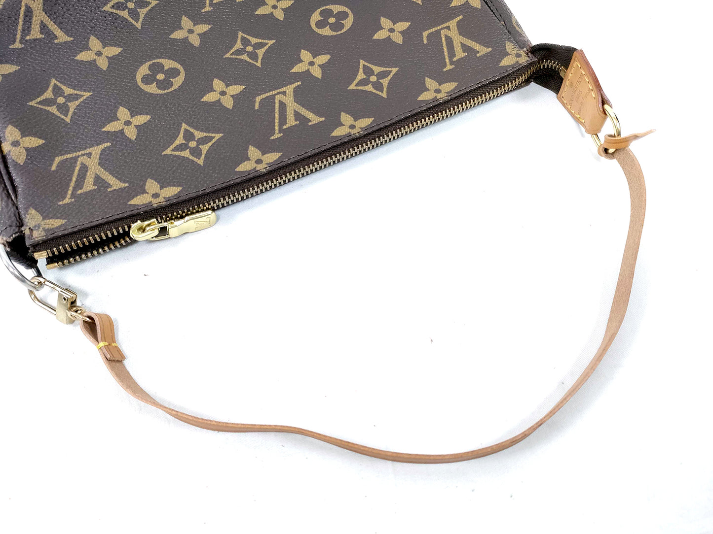#1307 LOUIS VUITTON Monogram Pochette