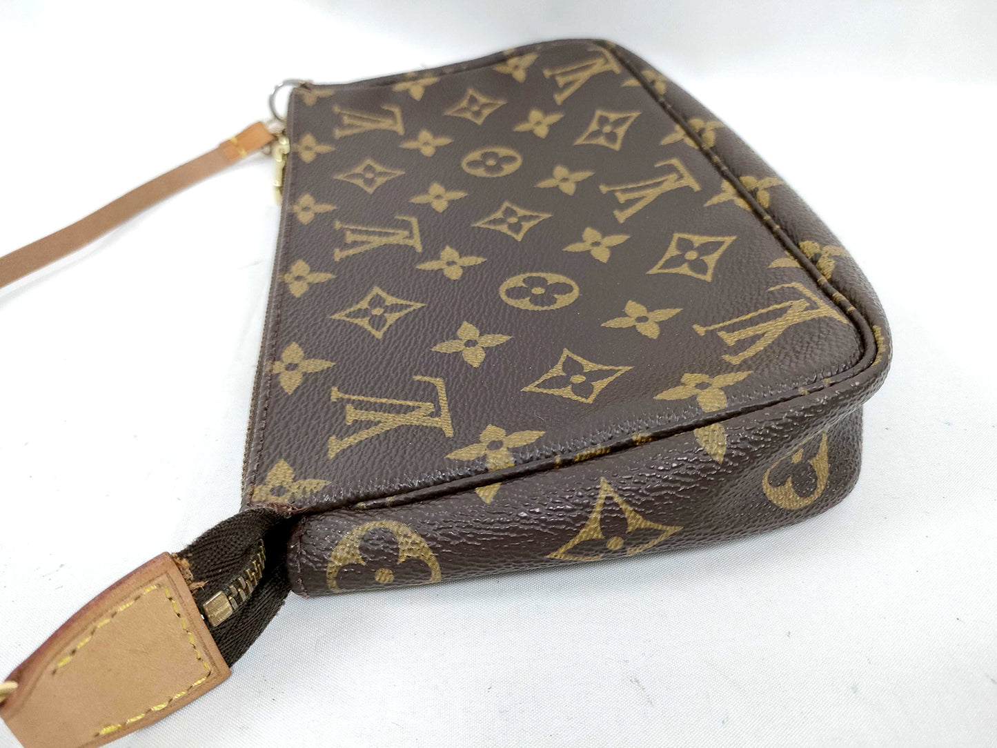 #1307 LOUIS VUITTON Monogram Pochette
