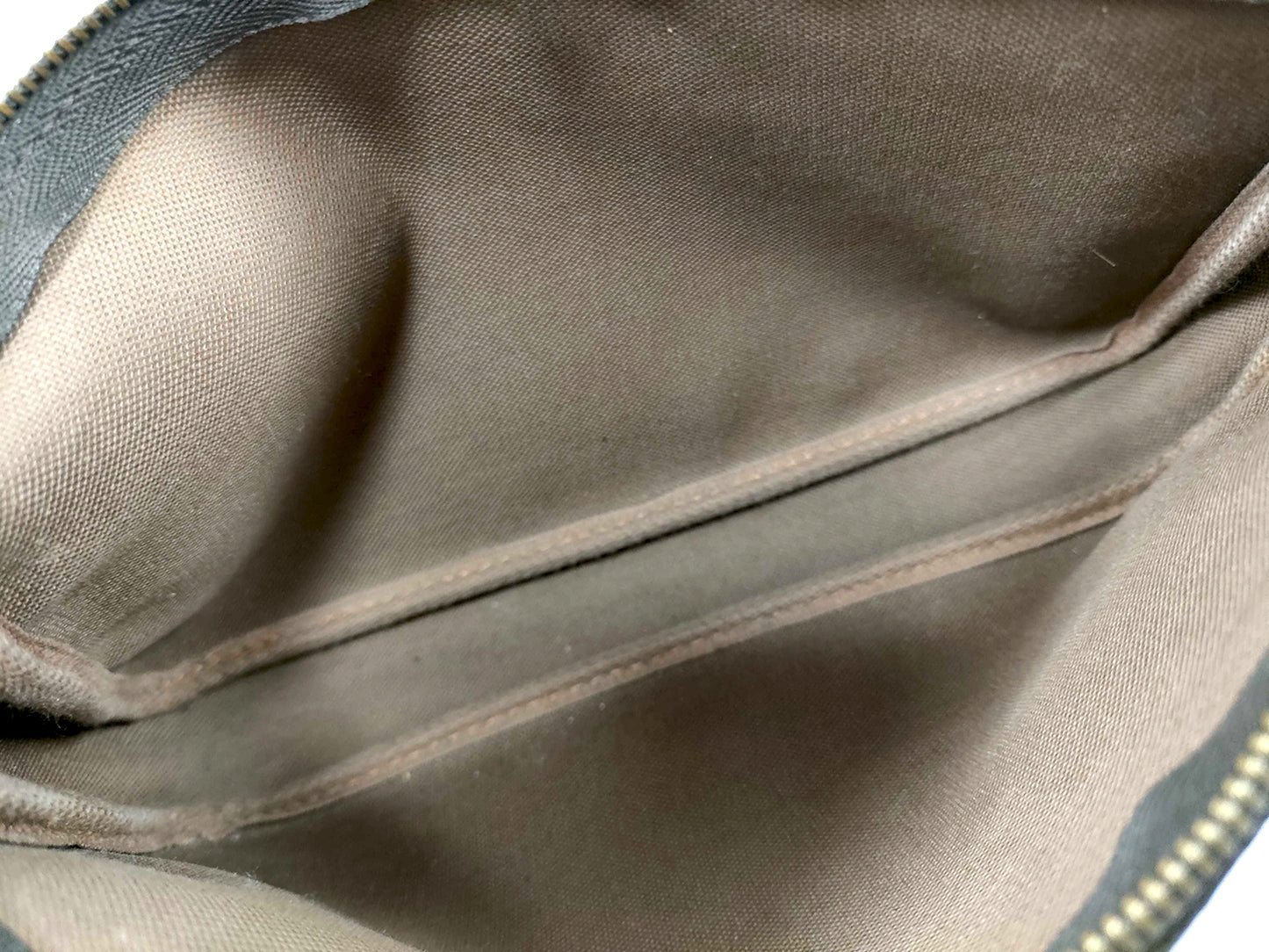 #1307 LOUIS VUITTON Monogram Pochette