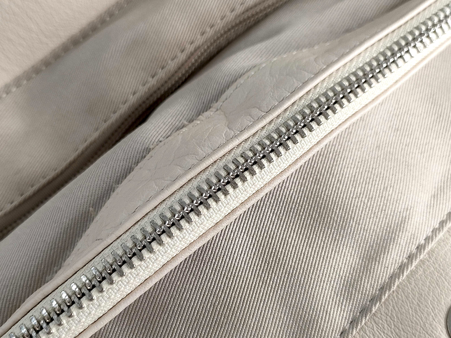 #1420 MARIO VALENTINO Luisa Diamond Leather Shoulder Bag