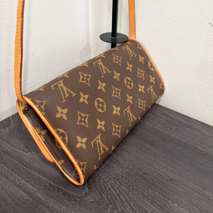 #1109 LOUIS VUITTON Twin Pochette GM