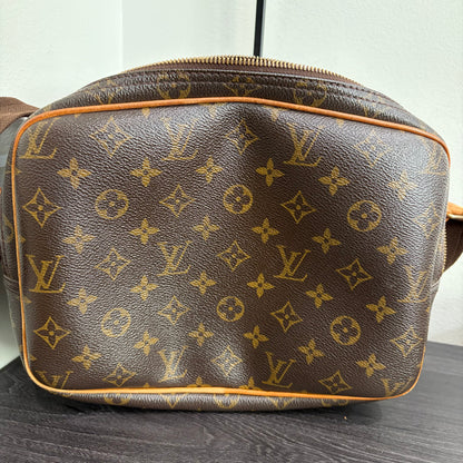 #8255 LOUIS VUITTON Reporter PM (Cig Odor)
