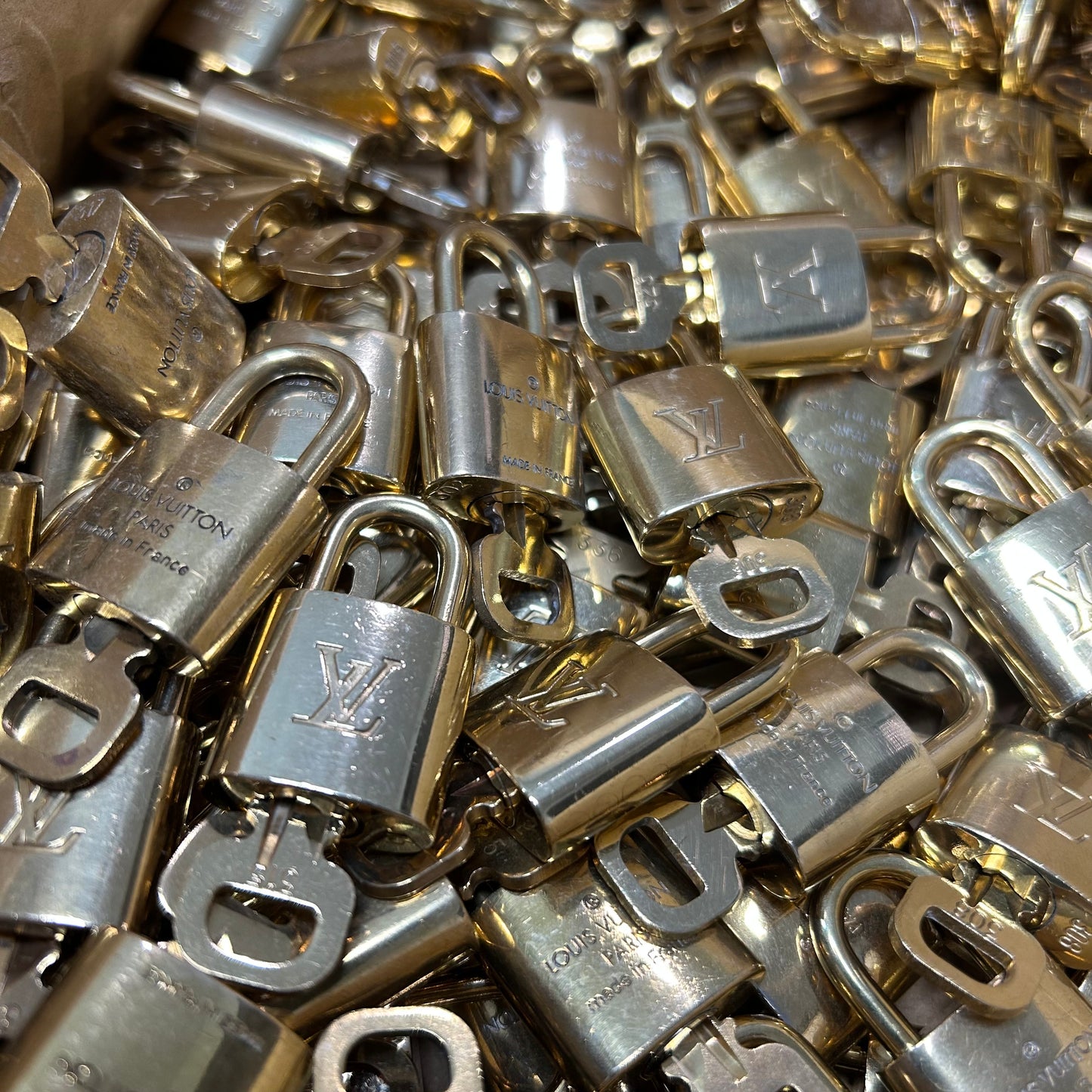 LOUIS VUITTON Lock & Key - Set of 10