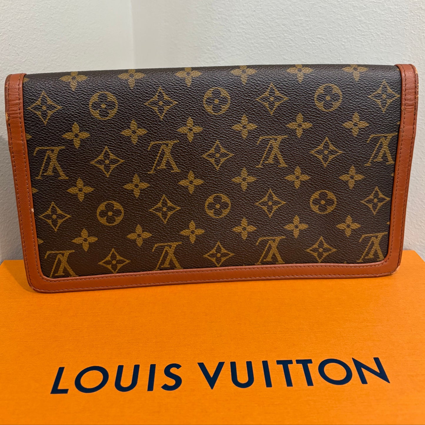 #1101-08 LOUIS VUITTON Monogram Dame 28 with Removable Chain