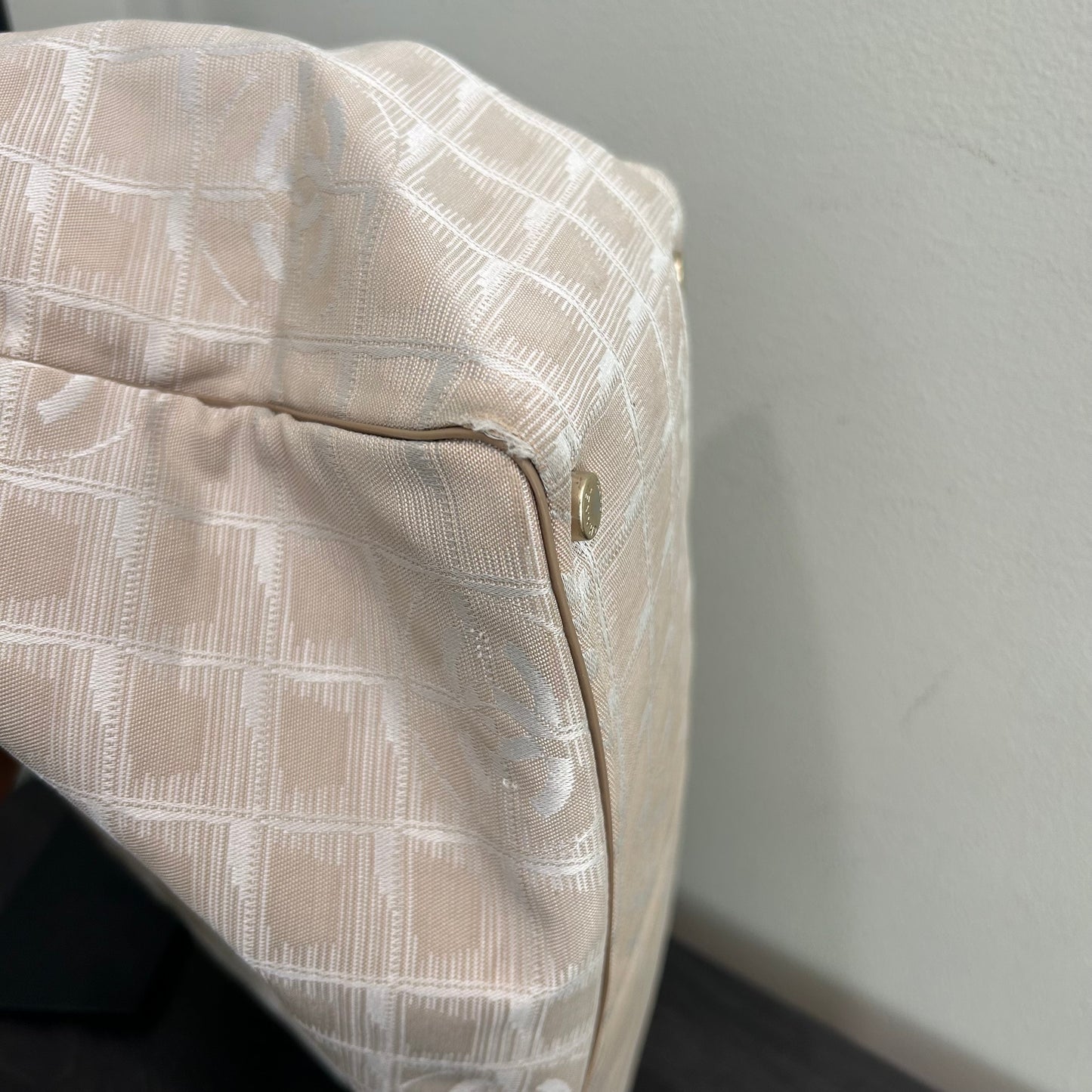 1012 CHANEL Travel Ligne Tote Neutral