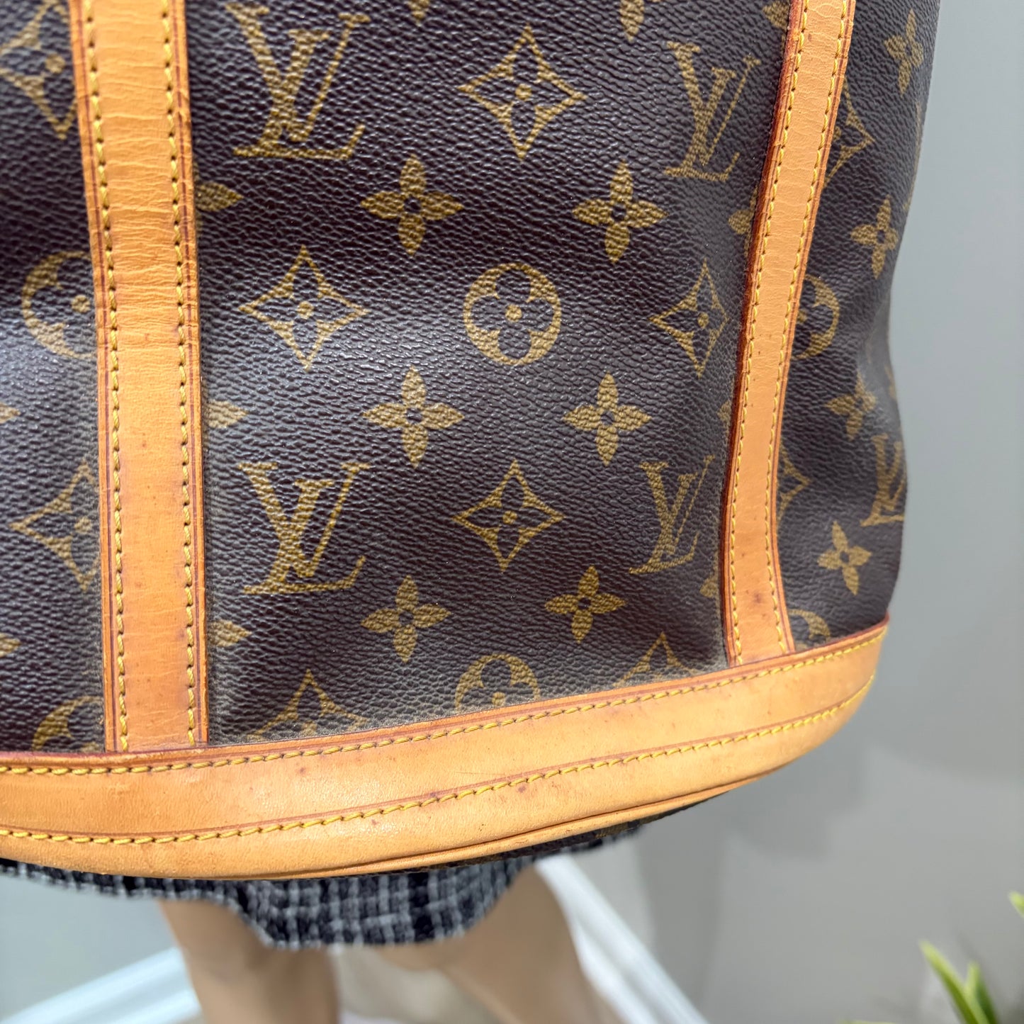 #8240 LOUIS VUITTON Monogram Bucket GM