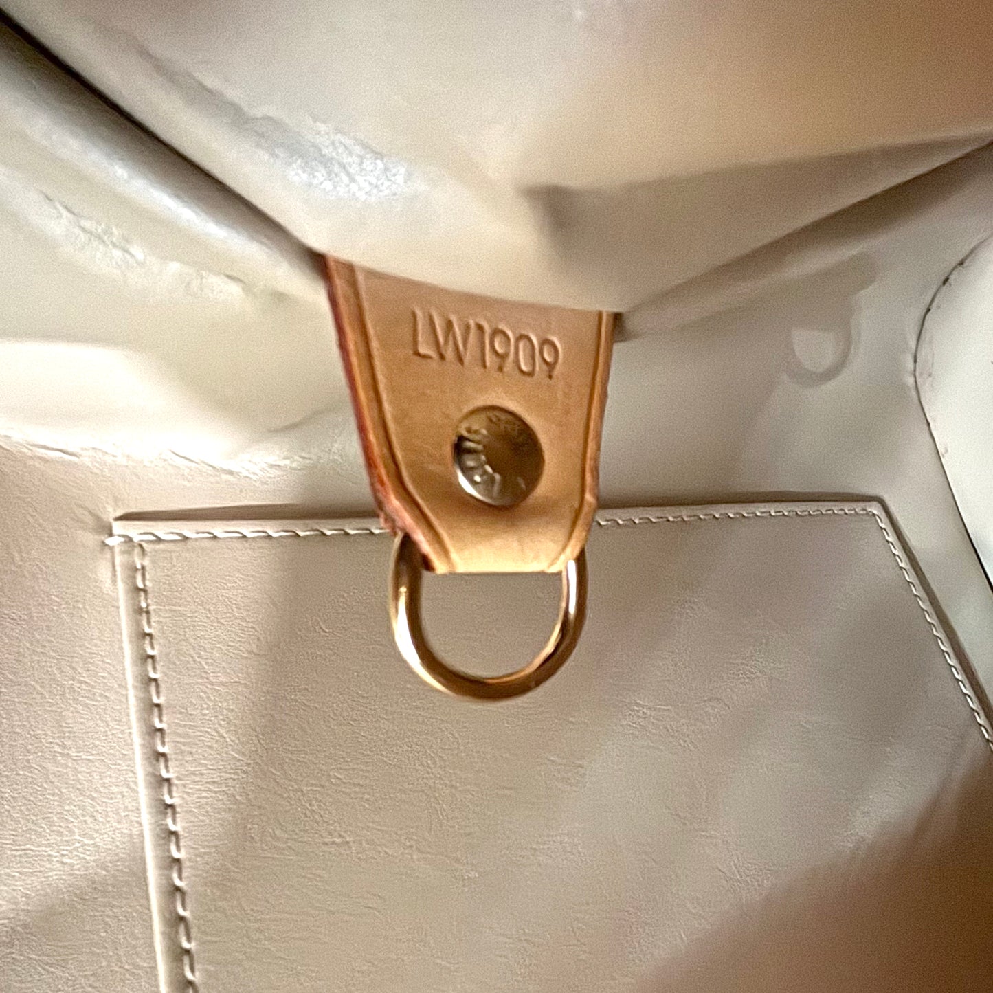 #1120 LOUIS VUITTON Jaune Passion Vernis Leather Houston Shoulder Tote (Cig Odor)