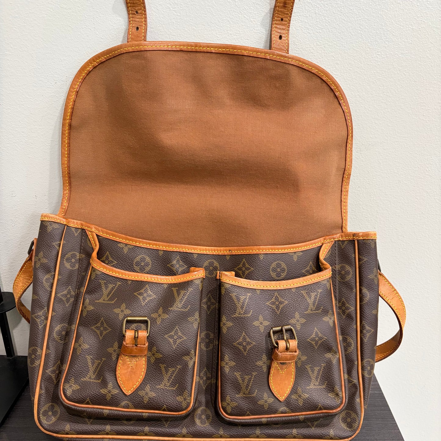 #3206 LOUIS VUITTON  Monogram  Gibeciere GM
