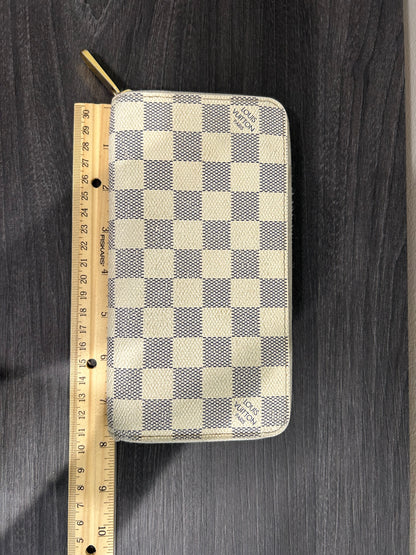 SOLD! Louis Vuitton Damier Zippy Wallet