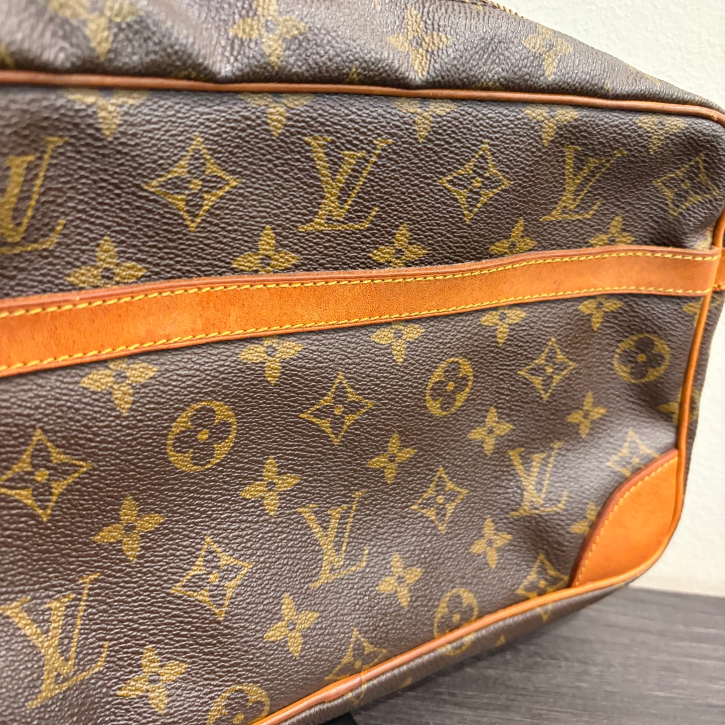BF-06 LOUIS VUITTON Clutch