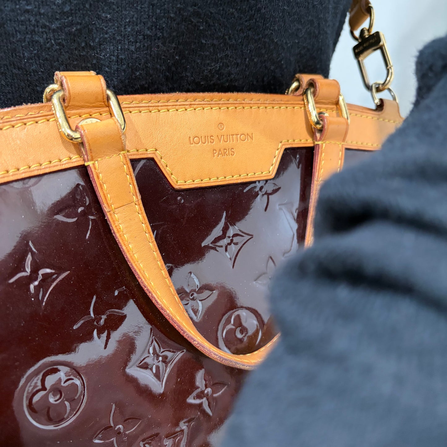 #8241 LOUIS VUITTON Amarante  Vernis Brea MM