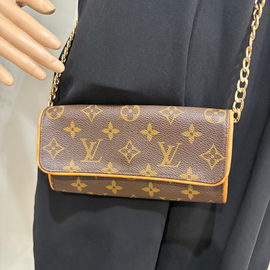 #3214 LOUIS VUITTON Monogram Pochette