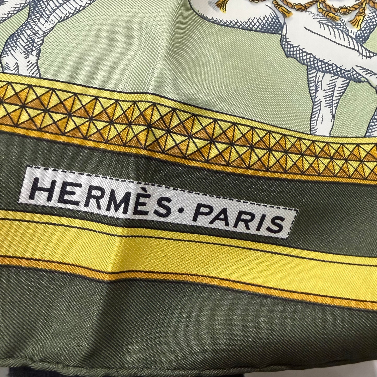 #8232 HERMES 90cm Silk Grand Apparat Scarf