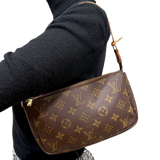 #1135 LOUIS VUITTON Pochette