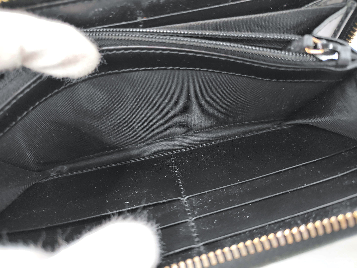 #3233 GUCCI Black Zip Wallet