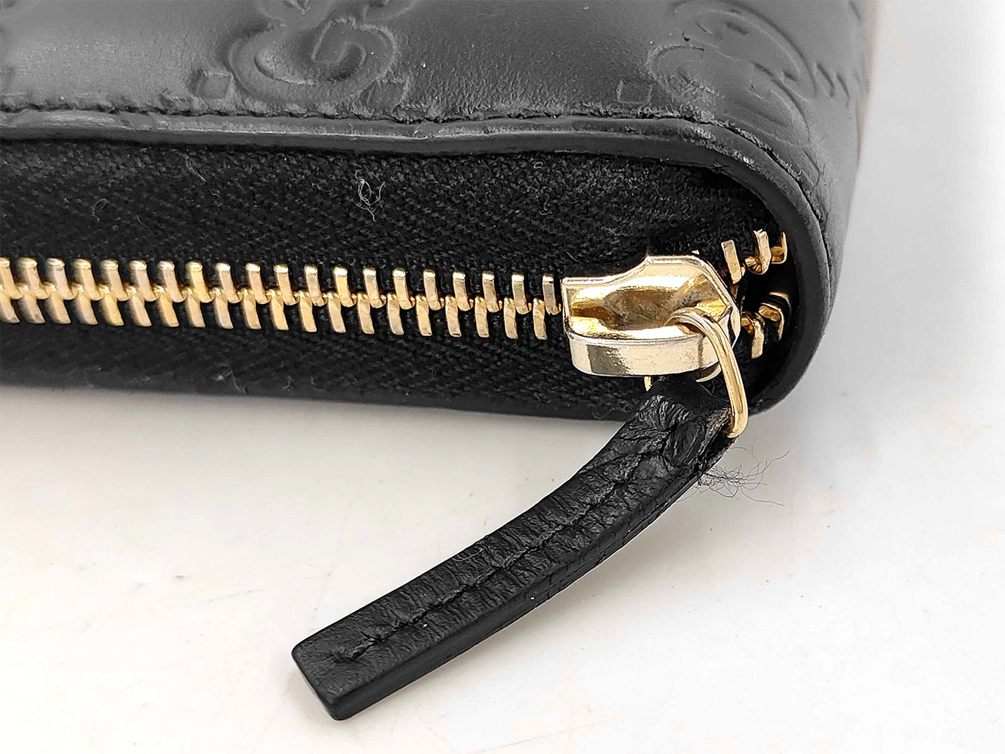 #3233 GUCCI Black Zip Wallet