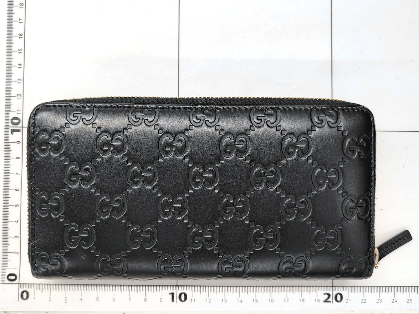 #3233 GUCCI Black Zip Wallet