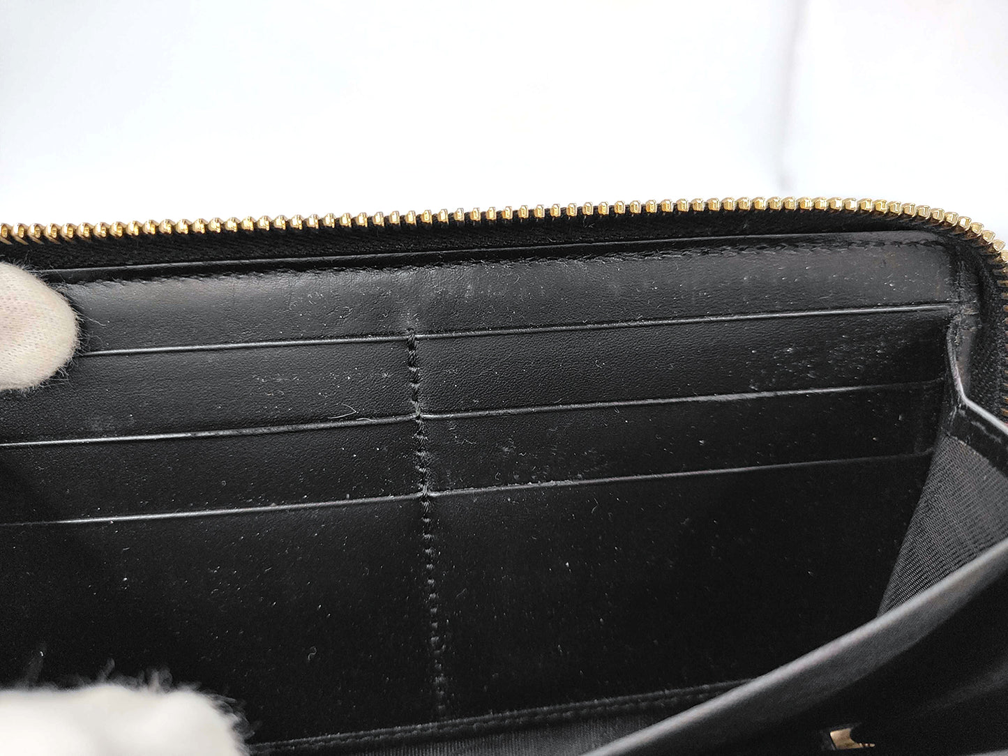 #3233 GUCCI Black Zip Wallet