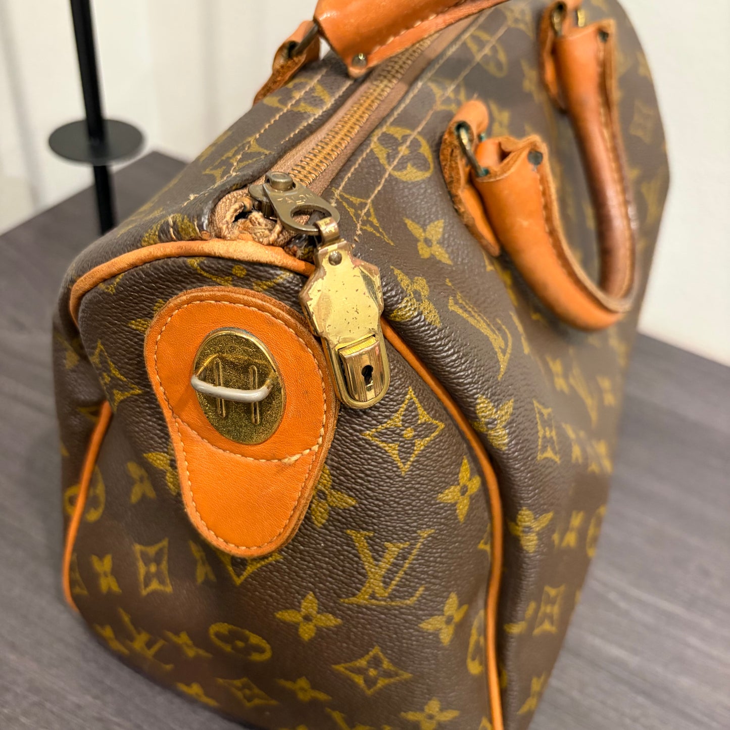 8896 LOUIS VUITTON Rare Vintage Monogram Speedy 30