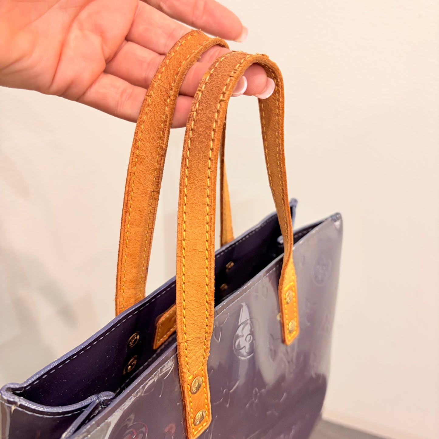 #8201 LOUIS VUITTON Purple Vernis Reade PM