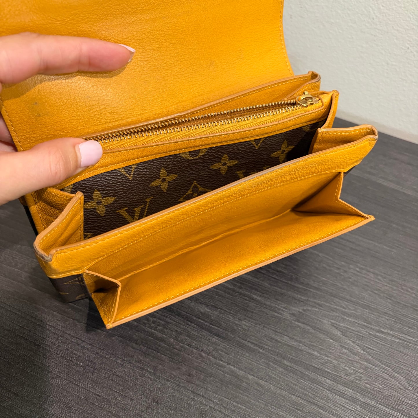 #1101-01 LOUIS VUITTON Limited Edition Portefeuille Elysee Wallet with Removable Chain