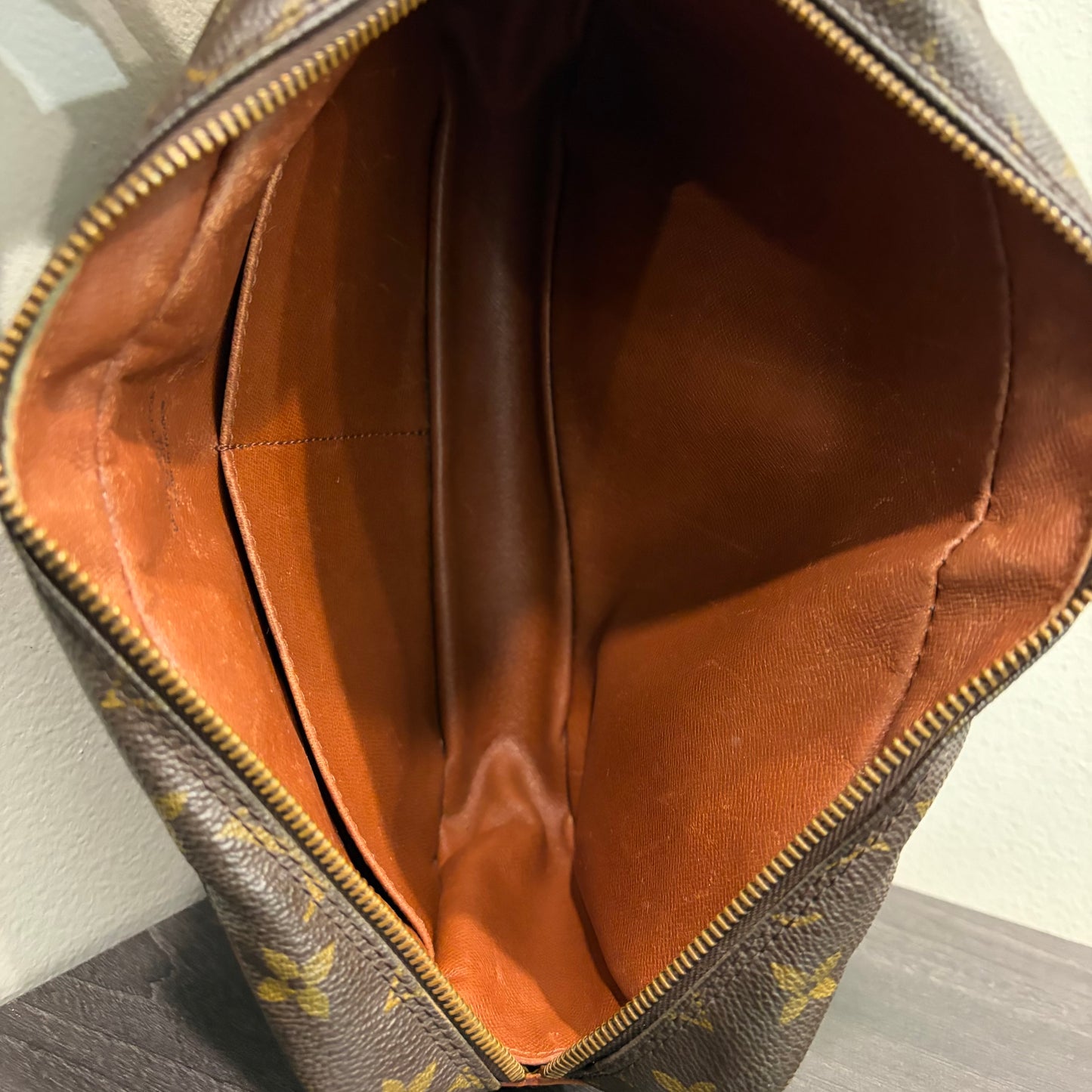 BF-06 LOUIS VUITTON Clutch