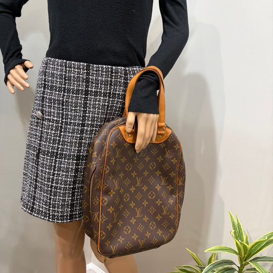 8913 LOUIS VUITTON Monogram Excursion