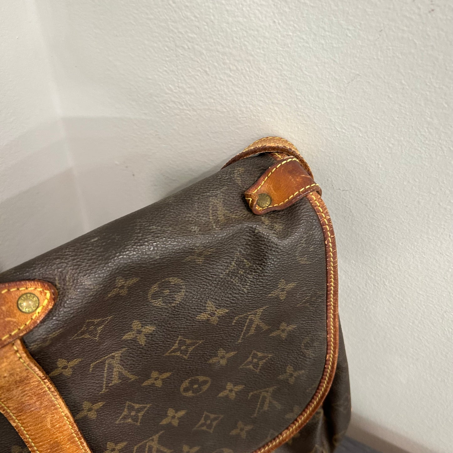 #412 LOUIS VUITTON Samur 35