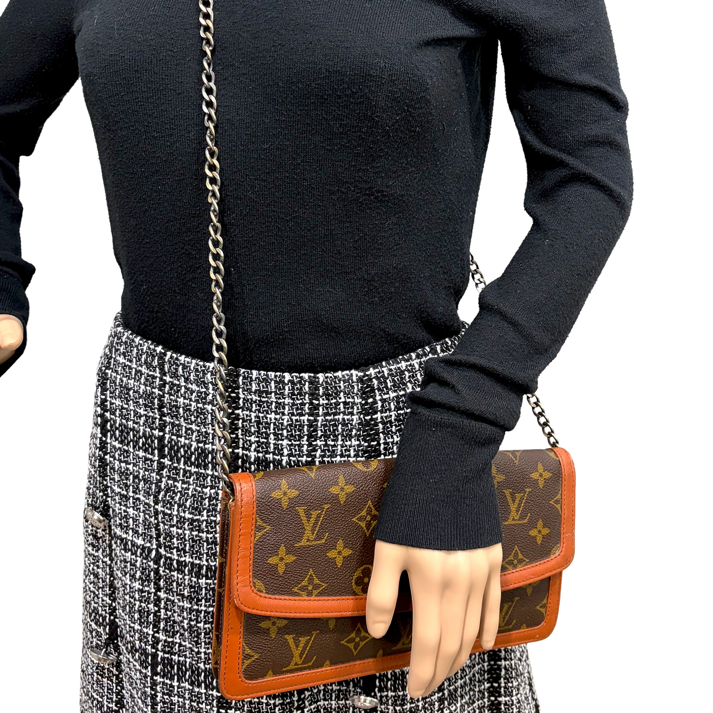 #8242 LOUIS VUITTON Monogram Dame 26 with Removable Chain