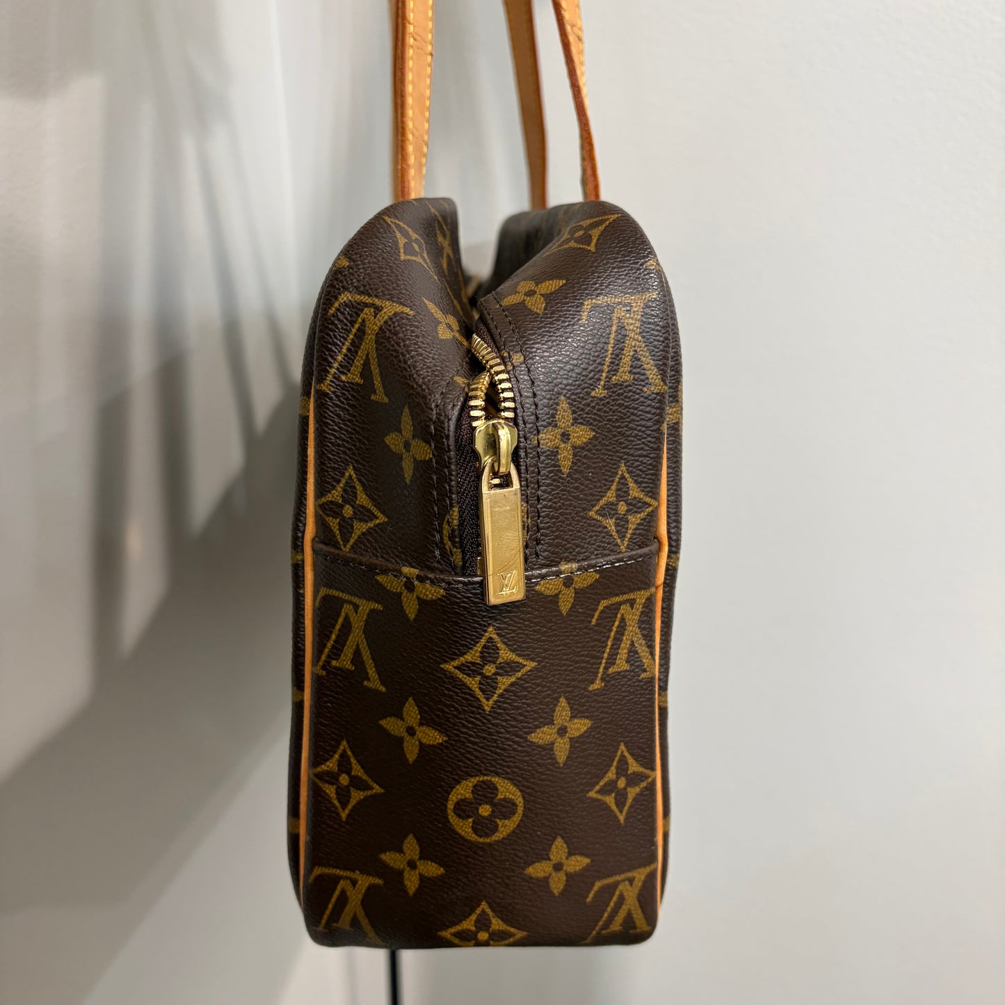 #8265 LOUIS VUITTON Cite GM