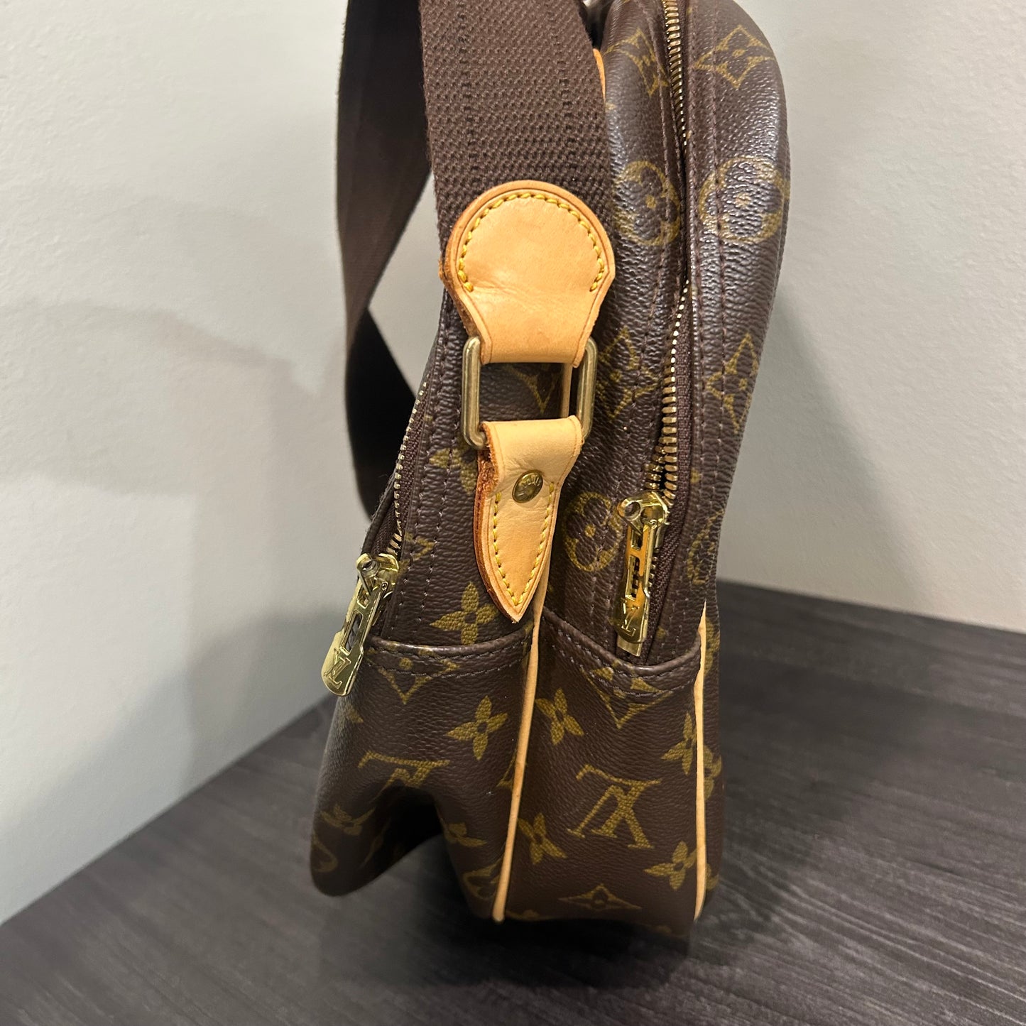 #203 LOUIS VUITTON Reporter GM