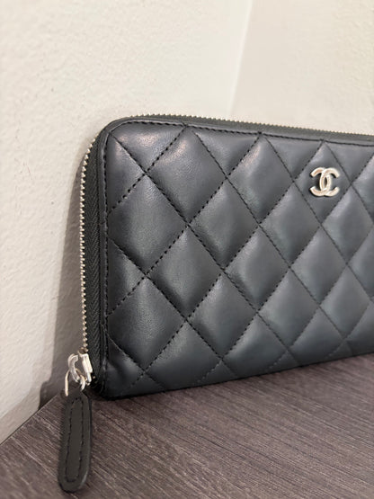 #3236 CHANEL 2018-2019 Black Zip Wallet