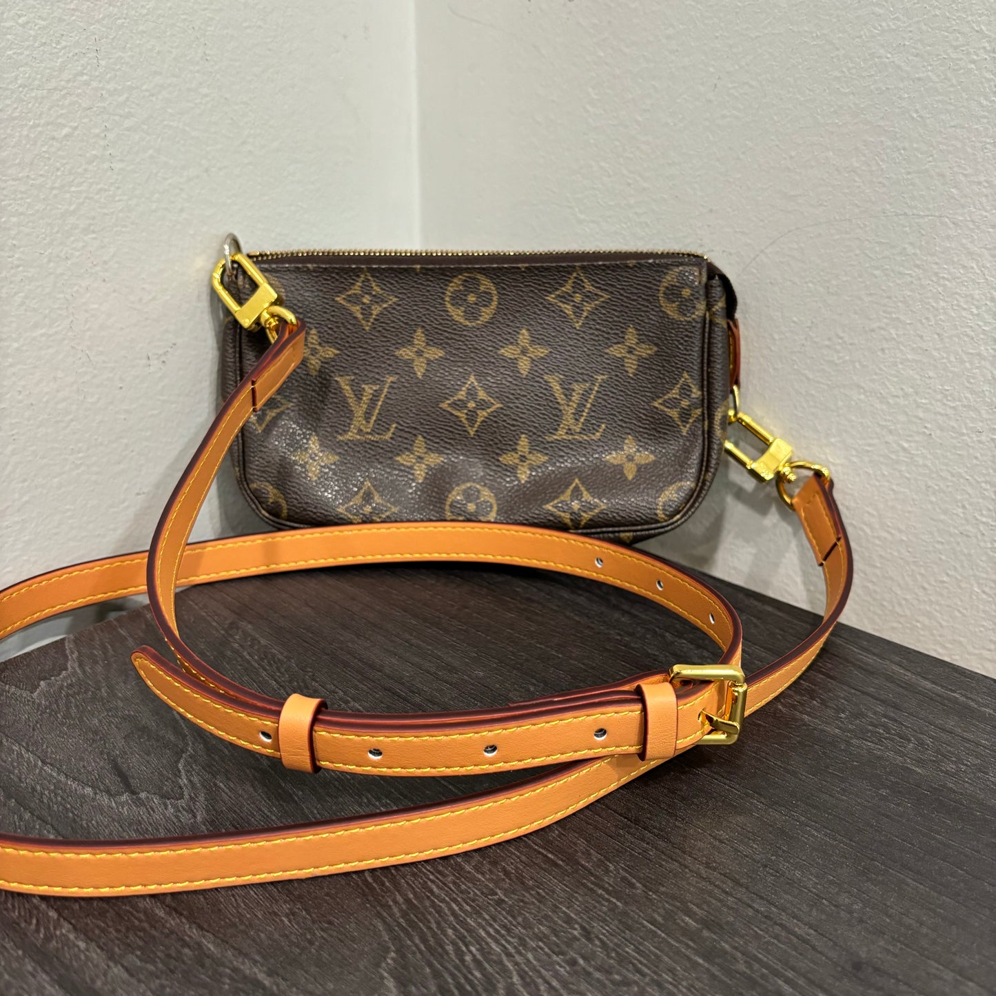 #314 LOUIS VUITTON Mini Pochette